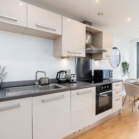 Exclusive Apartment - City Centre - Free Parking -Wifi Netflix- Juliet Balcony Leeds  Buitenkant foto
